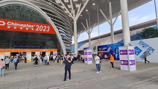 Shenzhen World Exhibition and Convention Center thumb 2